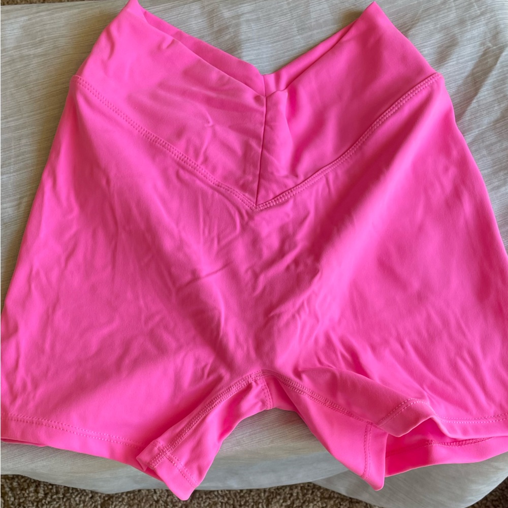 Yeoreo V Cross Pockets Shorts 3.6"